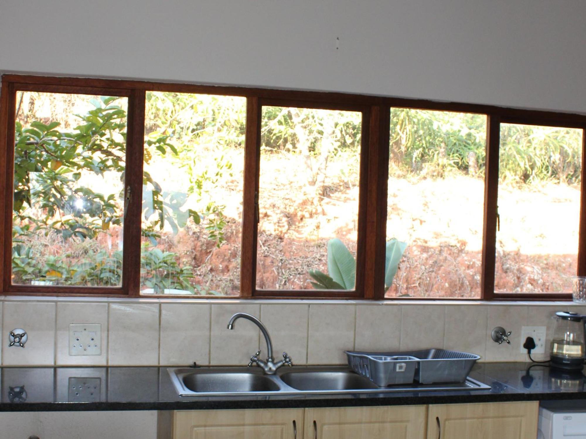 Patogeng Self Catering - Da Gama Dam View Villa White River Room photo